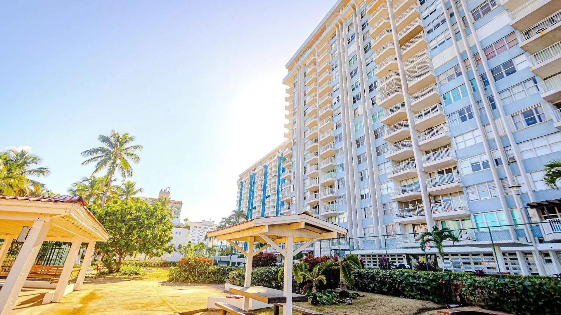 Family Beach Getaway- Isla Verde Paradise San Juan